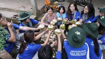 'Yêu thương tới bến' của sinh viên tình nguyện hè