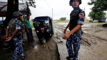 Bangladesh siết chặt biên giới khi hàng nghìn người Rohingya đổ về từ Myanmar