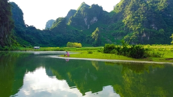 វាលស្មៅមានចម្ងាយ 2 ម៉ោងពីហាណូយ ហើយស្រស់ស្អាតដូចម៉ុងហ្គោលីខ្នាតតូច។