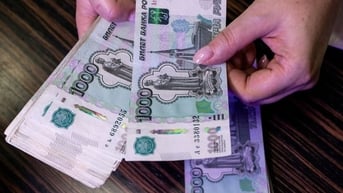 Nga áp dụng lại biện pháp kiểm soát vốn để hỗ trợ đồng ruble