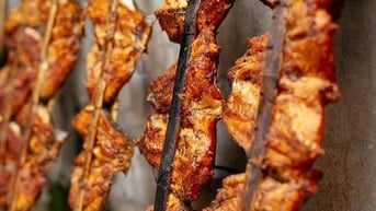 Đặc sản đồng quê nơi này của Thái Bình là cá trắm 3-4kg đem nướng lâu ơi là lâu, cả làng thơm lừng