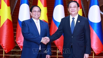 팜 민 친(Pham Minh Chin) 총리가 소넥사이 시판도네(Sonexay Siphandone) 라오스 총리와 회담
