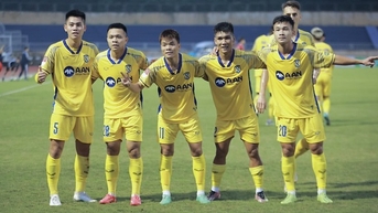 Sao đội tuyển Việt Nam bị đau, SLNA chơi hay nhưng hòa đáng tiếc trước Viettel