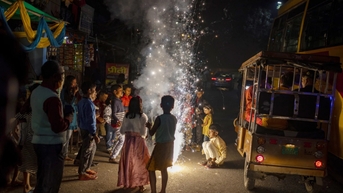 ពិធីបុណ្យកាំជ្រួច Diwali របស់ប្រទេសឥណ្ឌា បង្កឱ្យមានភាពចម្រូងចម្រាសជុំវិញការបំពុលខ្យល់