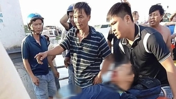 Nguyên nhân ban đầu vụ va chạm giữa phà và tàu du lịch làm 3 người bị thương