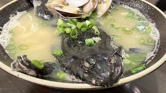 ភោជនីយដ្ឋាន​មាន​លក់​គុយទាវ​កង្កែប​គ្មាន​ស្បែក ដែល​ធ្វើ​ឱ្យ​អតិថិជន​ភ្ញាក់ផ្អើល