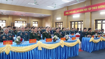 Thượng tướng Lê Huy Vịnh dự Lễ kỷ niệm 60 năm Ngày truyền thống Trung đoàn Tên lửa 236