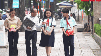 Hành động ý nghĩa của học sinh TP HCM gửi đến đồng bào miền Bắc