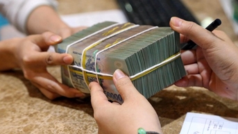 Gửi tiết kiệm Techcombank, VPBank kỳ hạn nào lãi cao nhất?