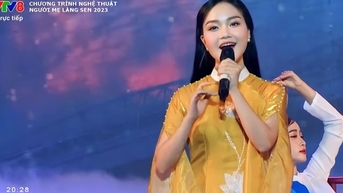 Thấy tôi hát dở quá cô Anh Thơ ngạc nhiên “Đây là đang hát hay mèo kêu?”