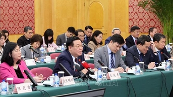 Chủ tịch Quốc hội Vương Đình Huệ thăm và làm việc tại Khu thí điểm thương mại tự do Thượng Hải