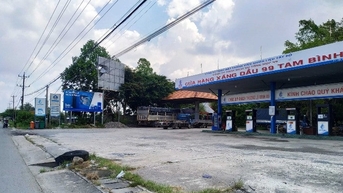 Một ngân hàng rao bán loạt cây xăng
