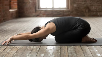 5 bài tập yoga cải thiện khó ngủ