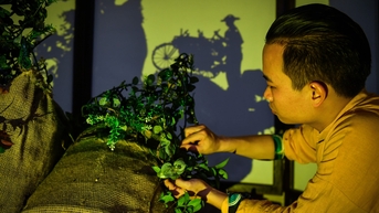 Khắc 'Huyền thoại' Điện Biên bằng ánh sáng