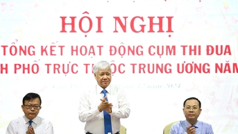 ប្រធាន Do Van Chien បានចូលរួម និងដឹកនាំសន្និសីទបូកសរុបការងាររបស់រណសិរ្សត្រាប់តាមទីក្រុងចំនួន ៥ ដែលគ្រប់គ្រងដោយកណ្តាល។