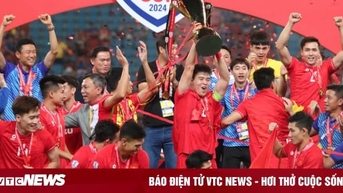Rưng rưng nước mắt trước nỗ lực vượt nghịch cảnh phi thường của tuyển Việt Nam