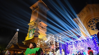 ព្រះវិហារភ្លឺស្វាងមុនថ្ងៃបុណ្យណូអែល