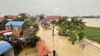 vùng dân cư ven sông Cầu, sông Cà Lồ chìm trong biển nước
