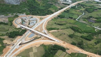 Dự án cao tốc qua Hà Tĩnh dự kiến thông xe kỹ thuật tuyến chính cuối năm 2024