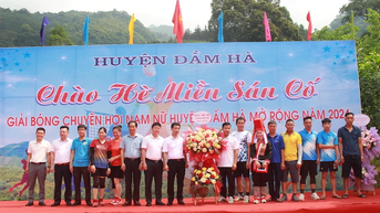 Rực rỡ sắc màu Chào hè miền Sán cố Quảng An