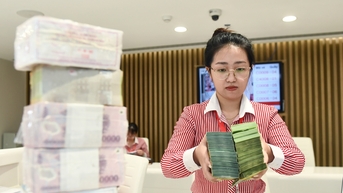 Lãi suất ngân hàng 5/2/2024: Thêm 3 nhà băng hạ, một &amp;amp;apos;ông lớn&amp;amp;apos; giảm mạnh