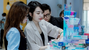 Bút bi Thiên Long thu về bình quân hơn 300 tỉ đồng mỗi tháng