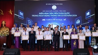 Biểu dương, tôn vinh điển hình toàn quốc trong hoạt động thông tin cơ sở