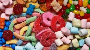 FDA cấm chất tạo màu thực phẩm đỏ nhân tạo