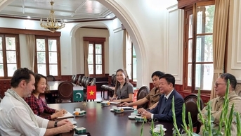 파키스탄 특명전권대사가 베트남 문학예술협회를 방문하고 협력합니다.