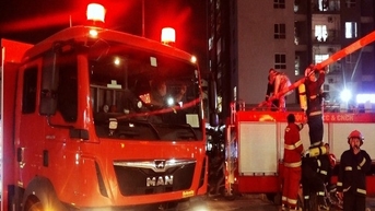 បង្គោល​បេតុង​ជា​ច្រើន​បិទ​ផ្លូវ​រថយន្ត​ពន្លត់​អគ្គិភ័យ