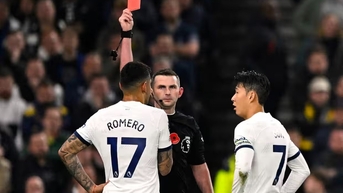 Neville: 'Hai người của Tottenham đáng bị đuổi sớm hơn'