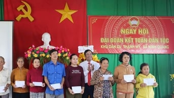 Lãnh đạo tỉnh Khánh Hòa dự Ngày hội Đại đoàn kết toàn dân tộc tại Khu dân cư Thạnh Mỹ