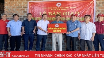 Bàn giao 2 “Nhà an toàn cho ngư dân” ở Lộc Hà