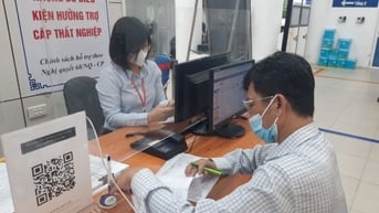 Công nhân lớn tuổi thêm nỗi lo