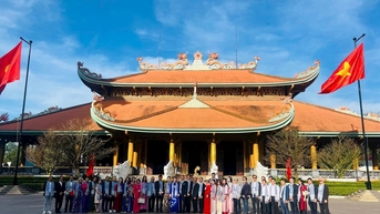 ជនជាតិវៀតណាមនៅបរទេសភ្ជាប់ជាមួយ 'ដីដែក និងស្ពាន់'