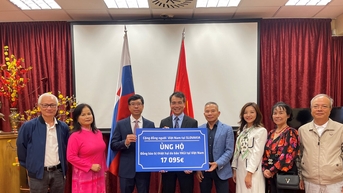Cộng đồng người Việt tại Slovakia ủng hộ đồng bào bị bão lũ trong nước hơn 17 nghìn euro