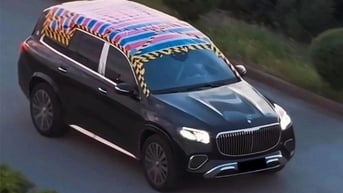 Lý do hàng loạt chủ ô tô hạng sang Mercedes-Benz phông bạt lên nóc xe
