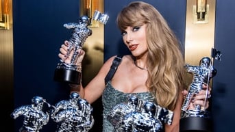 Taylor Swift thắng lớn, Lisa BlackPink gây ấn tượng tại MTV Video Music Awards