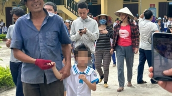 Học sinh ngủ quên trong tủ, cả xã hoảng hốt đi tìm