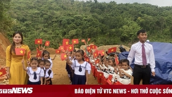 Lần đầu tiên học sinh ở nóc '3 không' nghe tiếng trống khai trường