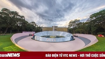 កន្លែងសំដែងពណ៌ផ្កាឈូកនៃ ELLE Fashion Show 2023