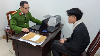 Nam sinh lớp 10 bị đánh ở sân trường vì... nhặt được 10.000 đồng