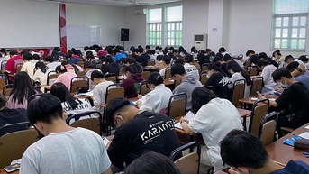 Tích hợp công nghệ trong luyện thi đánh giá năng lực