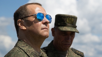 Ông Medvedev: Nga được lợi nếu Pháp đưa quân đến Ukraine