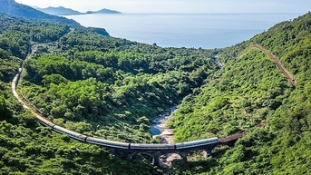 បើកផ្លូវរថភ្លើងទេសចរណ៍ Hue - Da Nang