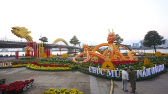 Muôn kiểu linh vật rồng độc đáo trên đường phố Đà Nẵng