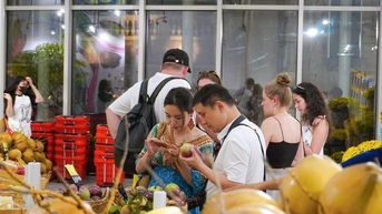 បើក​ផ្សារ​ទំនើប​ធំ​មួយ​នៅ​ផ្សារ​រាត្រី Vui Phet