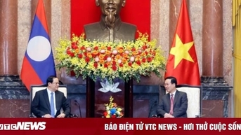 Vo Van Thuong 대통령이 라오스 총리를 맞이합니다.