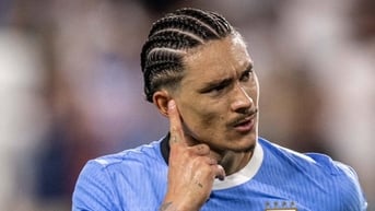 Bùng nổ cuối trận, đội Uruguay thắng dễ Panama, Suarez phải ngồi dự bị