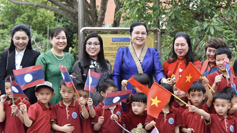 Phu nhân Thủ tướng Lào và Việt Nam thăm, tặng quà Làng trẻ em SOS Thái Bình